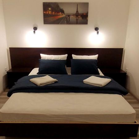לבוב Apartment At Teodora Sqr מראה חיצוני תמונה